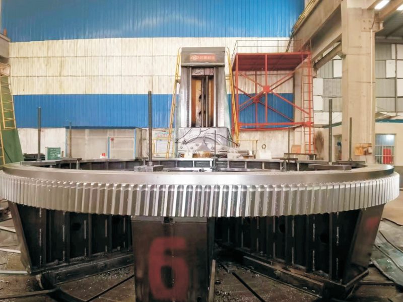Large girth gear cut on 8-meter CNC gear hobbing machine